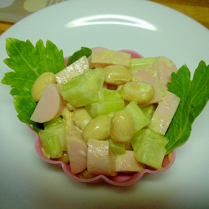 簡単！セロリと大豆とソーセージの柚子コショウサラダ